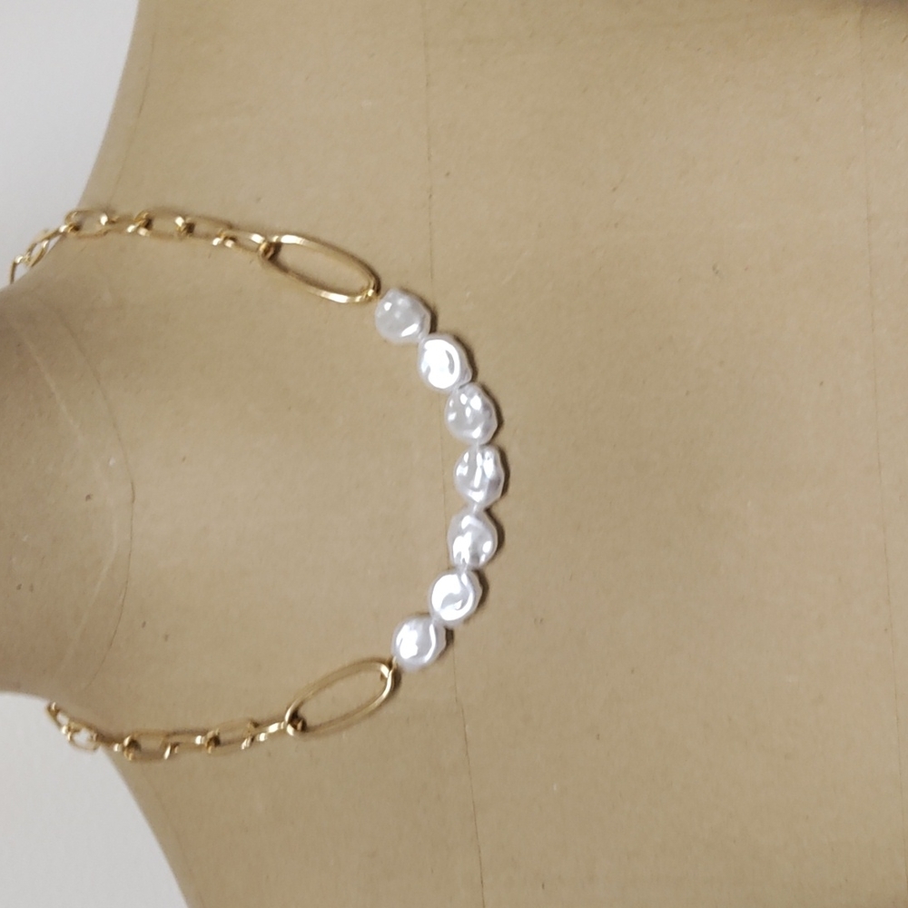 Arkayla Vaughn Collection Falsest Pearl Necklace with Earrings
